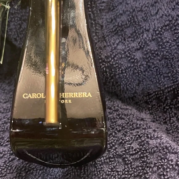 Carolina Herrera Good Girl Eau de Parfum - Black and Gold - Picture 6 of 7